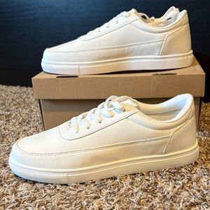 Women’s White Casual Sneakers